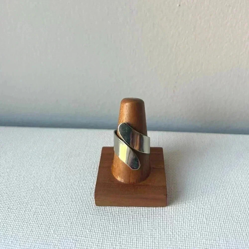 Elegant Silver Women's Ring